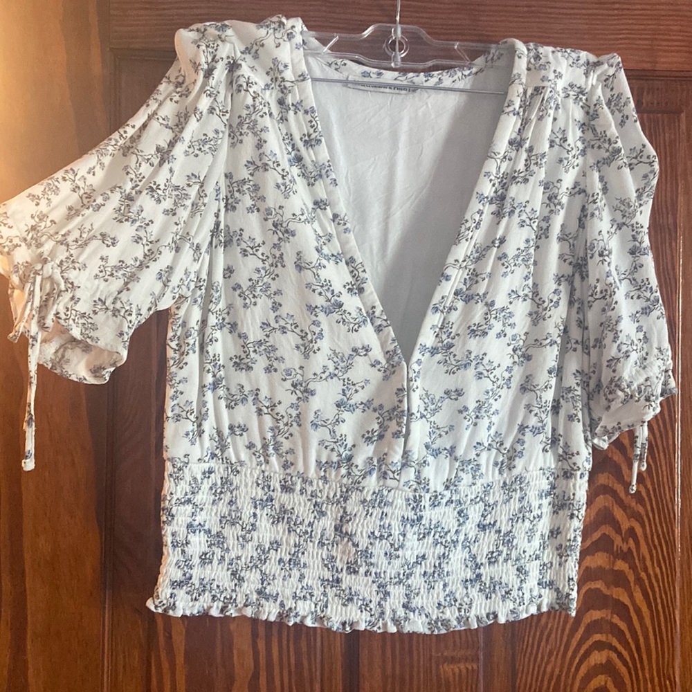 Abercrombie short sleeve floral top